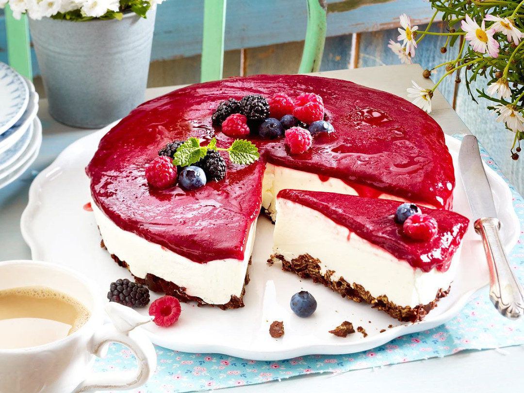 Beeren-Schmand-Torte mit Knusperboden